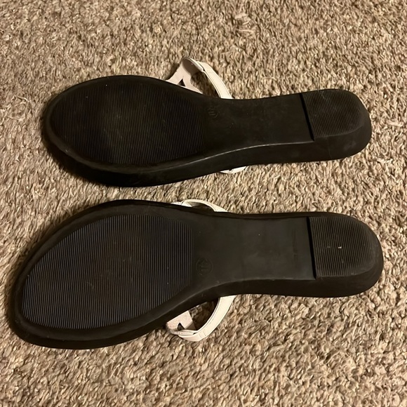 Bc club by Nicole white leather flower decal thong sandal size 11 - Picture 2 of 5